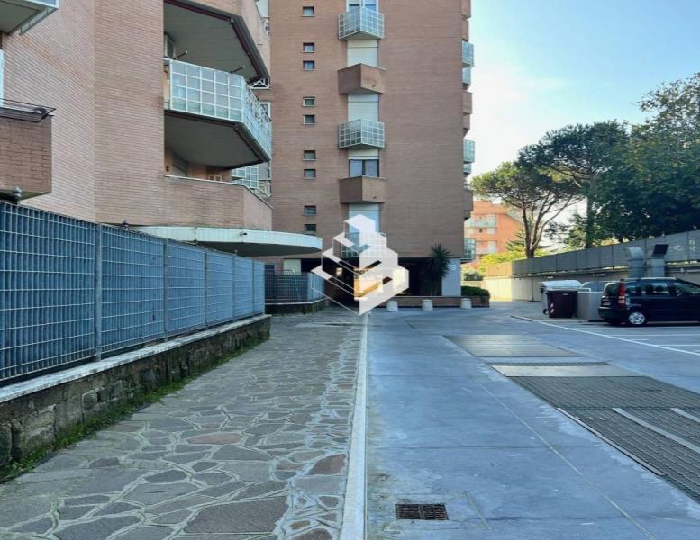 box auto in vendita a Pomezia in zona Campo Bello