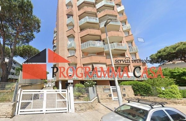 box auto in vendita a Pomezia in zona Castagnetta