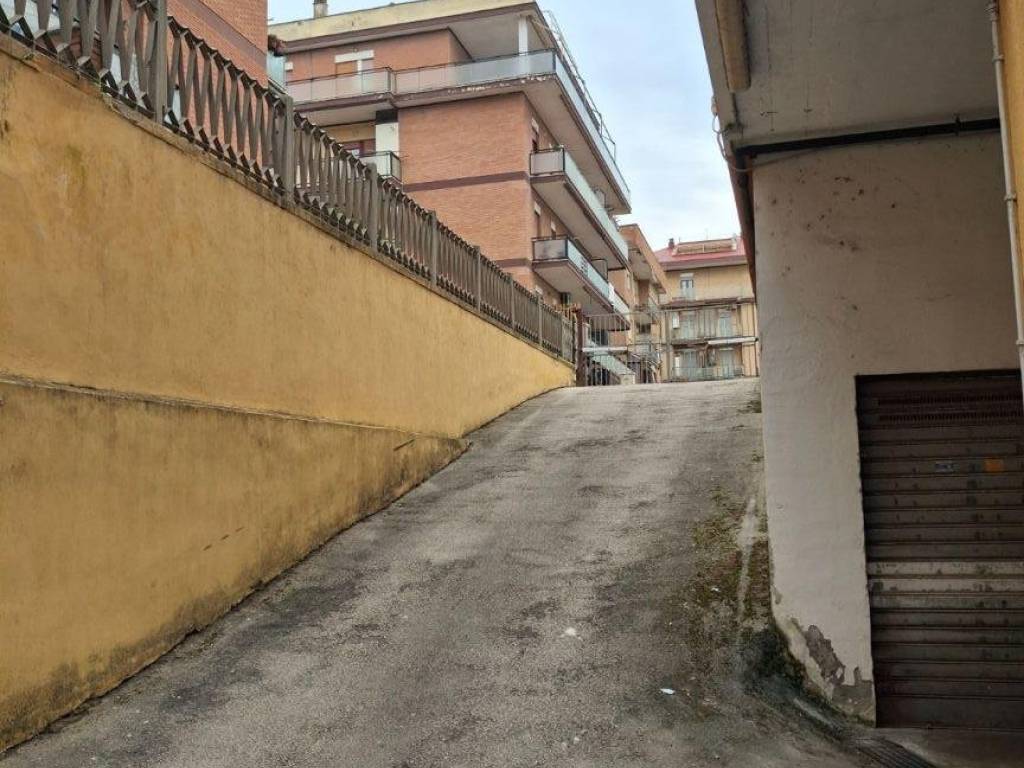 box auto in vendita a Pomezia in zona Torvaianica