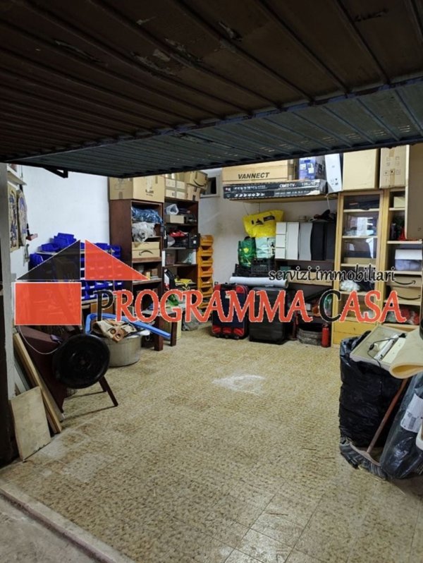 box auto in vendita a Pomezia in zona Torvaianica