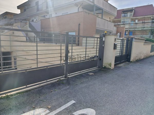 box auto in vendita a Pomezia in zona Torvaianica