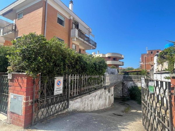 box auto in vendita a Pomezia in zona Torvaianica