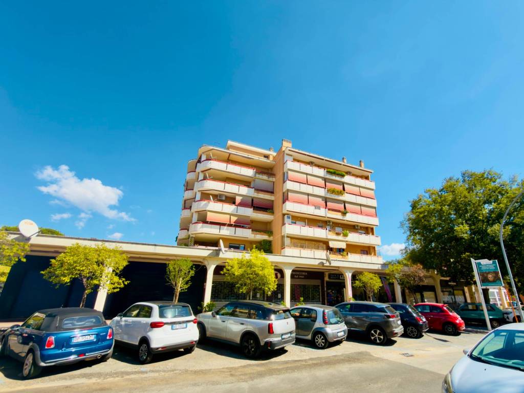 appartamento in vendita a Pomezia in zona Campo Bello