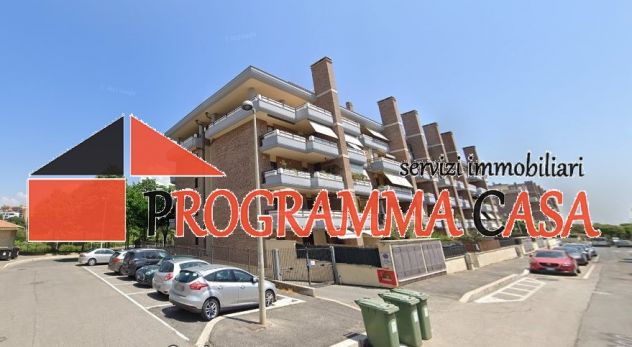 box auto in vendita a Pomezia in zona Colli di Enea