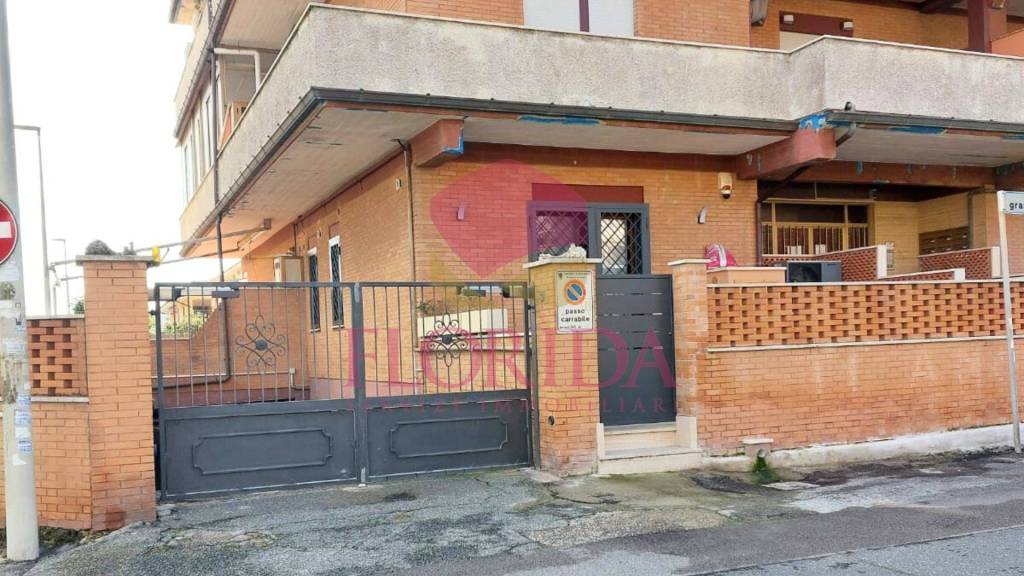 box auto in vendita a Pomezia in zona Torvaianica
