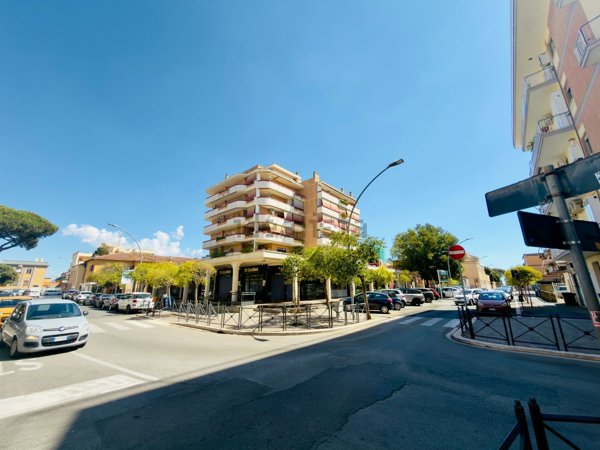 appartamento in vendita a Pomezia in zona Campo Bello