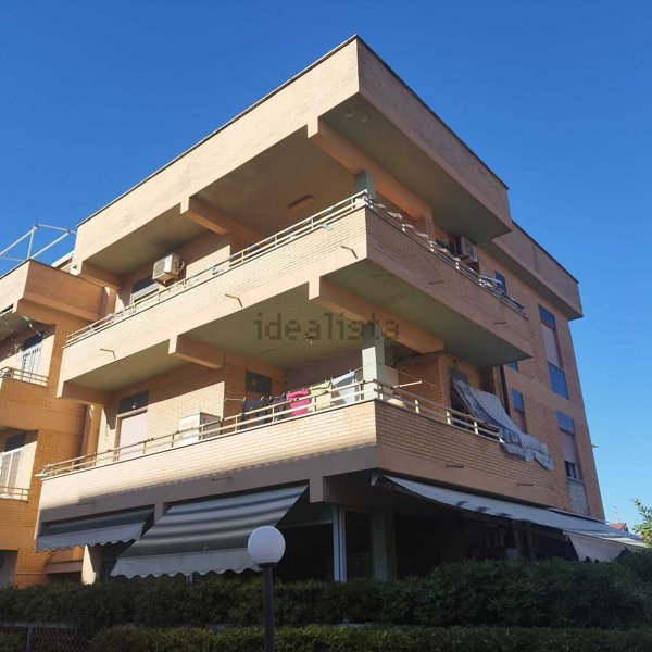 appartamento in vendita a Pomezia in zona Torvaianica