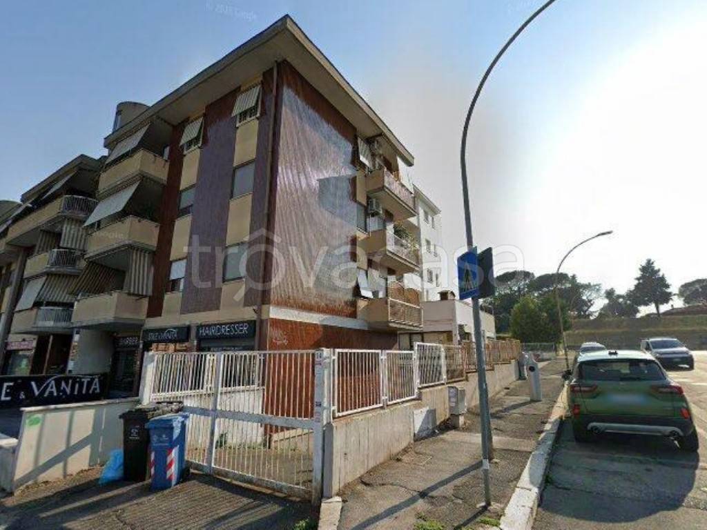 appartamento in vendita a Pomezia in zona Campo Bello