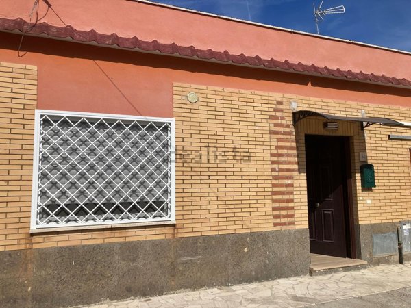 casa indipendente in vendita a Pomezia in zona Torvaianica