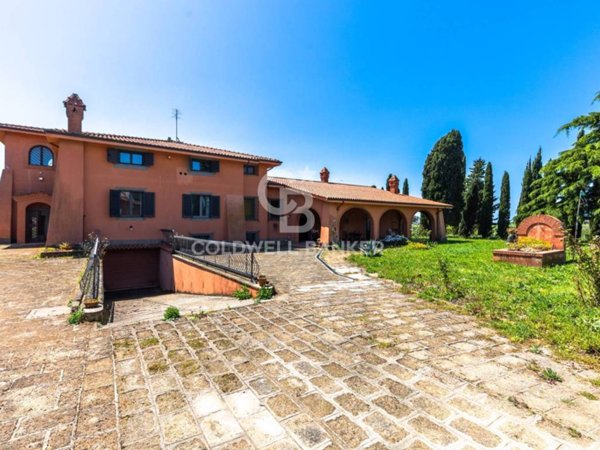 casa indipendente in vendita a Pomezia in zona Pratica di Mare