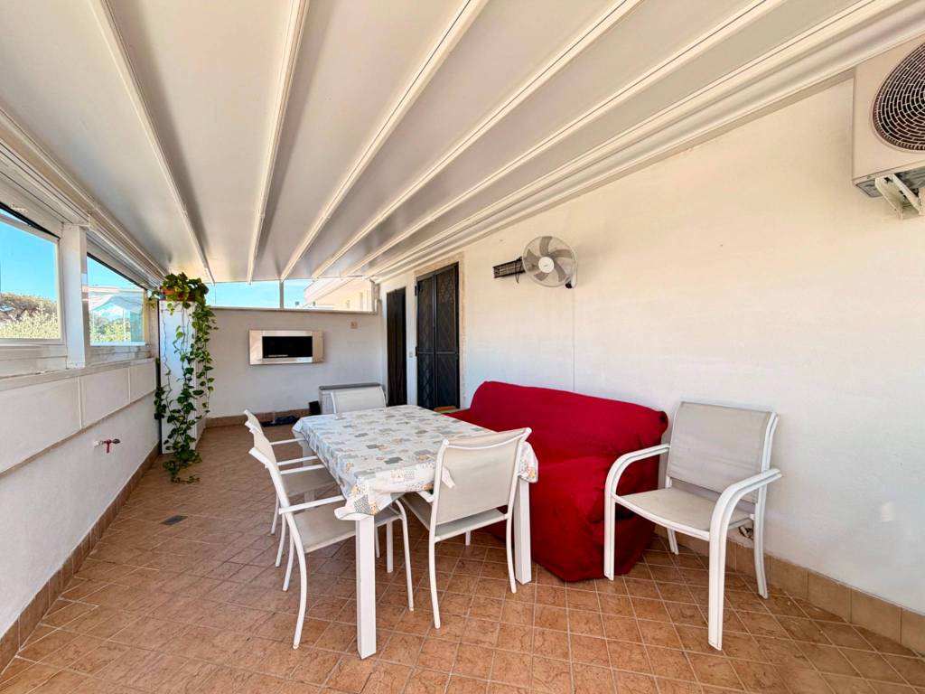casa indipendente in vendita a Pomezia