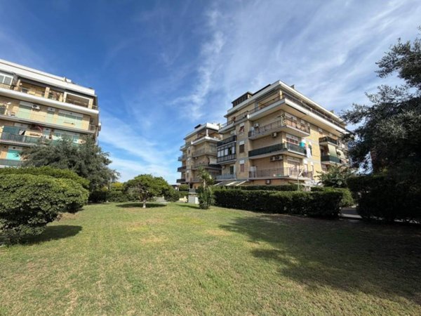 appartamento in vendita a Pomezia in zona Torvaianica