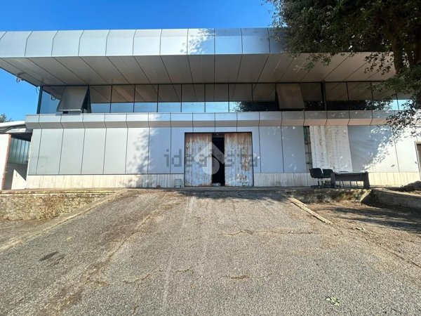 capannone in vendita a Pomezia