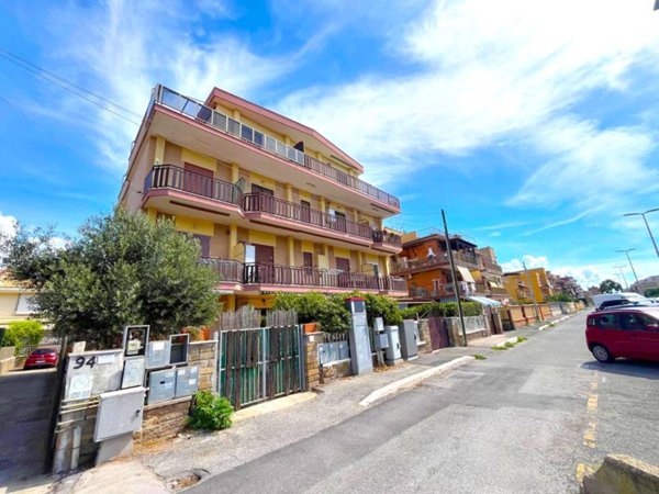 appartamento in vendita a Pomezia in zona Torvaianica