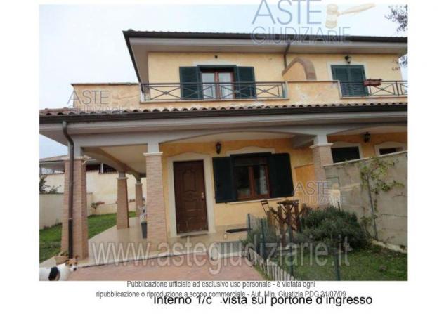 casa indipendente in vendita a Pomezia