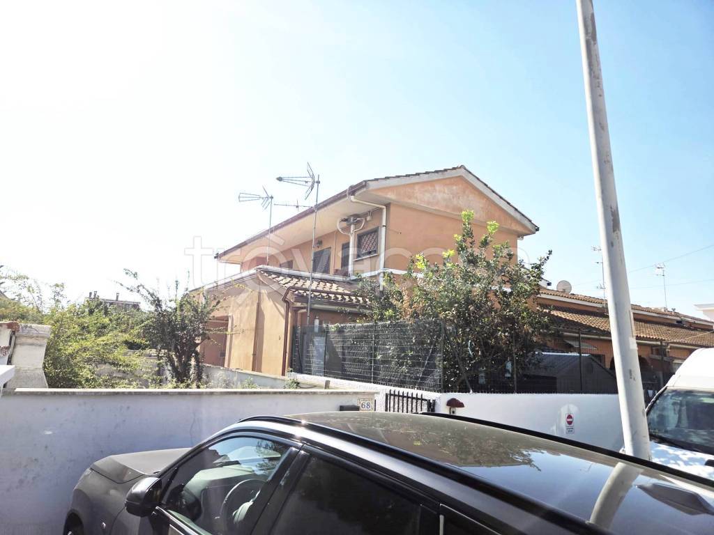 appartamento in vendita a Pomezia in zona Torvaianica