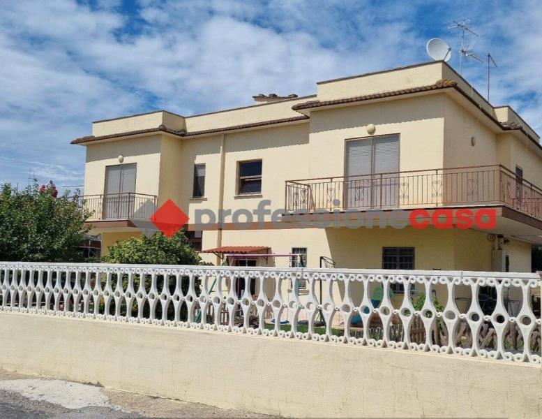 casa indipendente in vendita a Pomezia