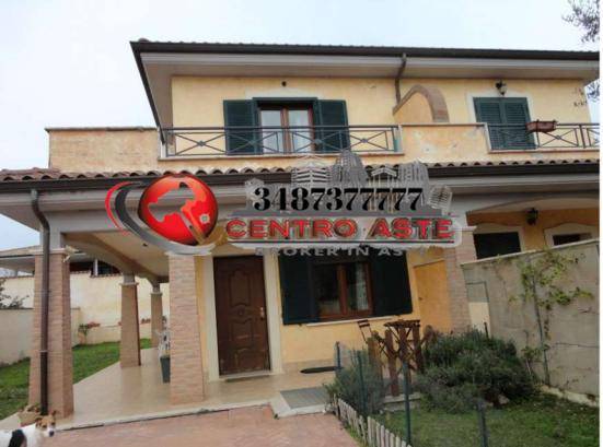 appartamento in vendita a Pomezia in zona Castagnetta