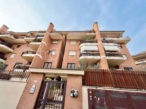 appartamento in vendita a Pomezia in zona Colli di Enea