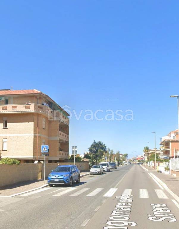 appartamento in vendita a Pomezia in zona Pratica di Mare