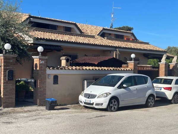 casa indipendente in vendita a Pomezia in zona Campo Jemini