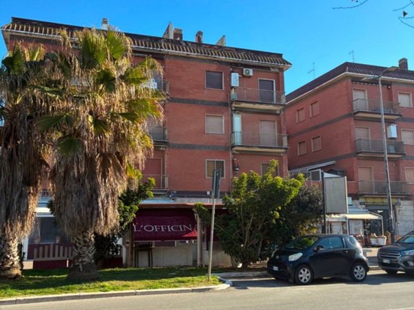 appartamento in vendita a Pomezia in zona Torvaianica