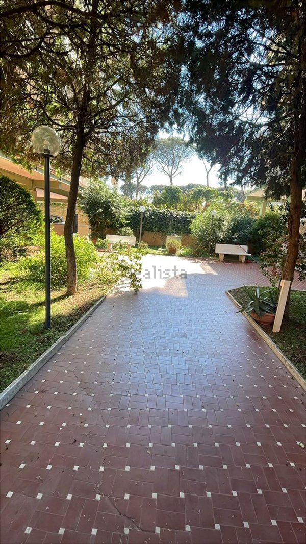 appartamento in vendita a Pomezia in zona Campo Bello