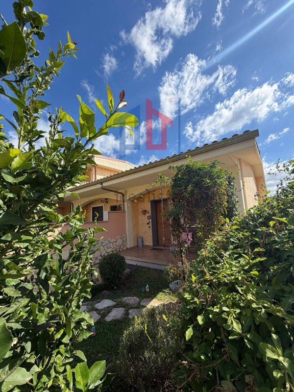 casa indipendente in vendita a Pomezia in zona Campo Jemini