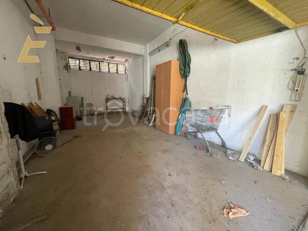 box auto in vendita a Pomezia in zona Torvaianica