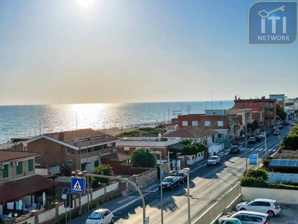 appartamento in vendita a Pomezia in zona Torvaianica
