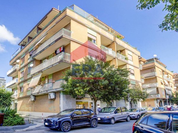 appartamento in vendita a Pomezia in zona Campo Bello