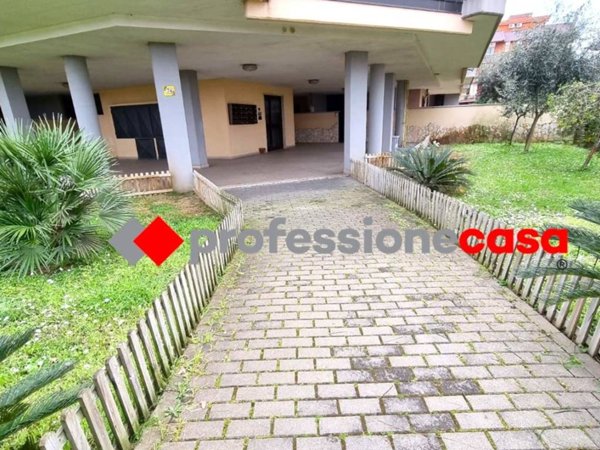 appartamento in vendita a Pomezia in zona Torvaianica