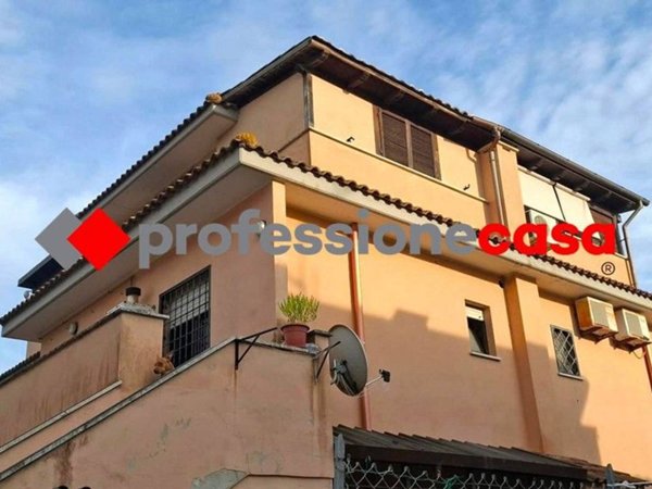 casa indipendente in vendita a Pomezia in zona Torvaianica