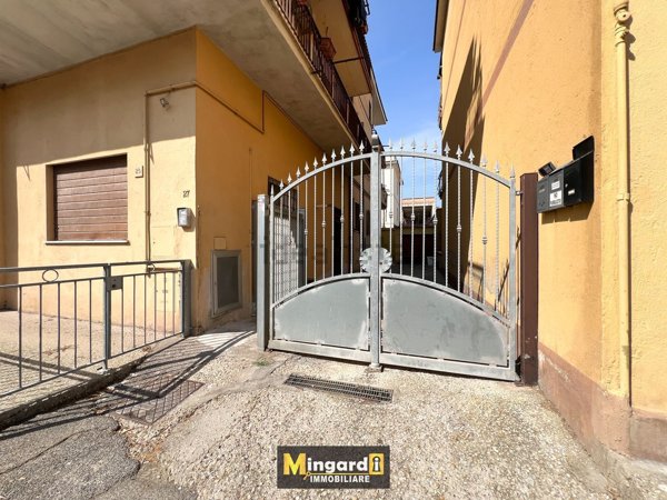 appartamento in vendita a Pomezia in zona Campo Bello