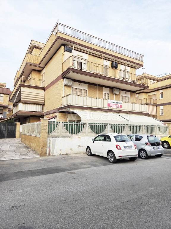 appartamento in vendita a Pomezia in zona Torvaianica