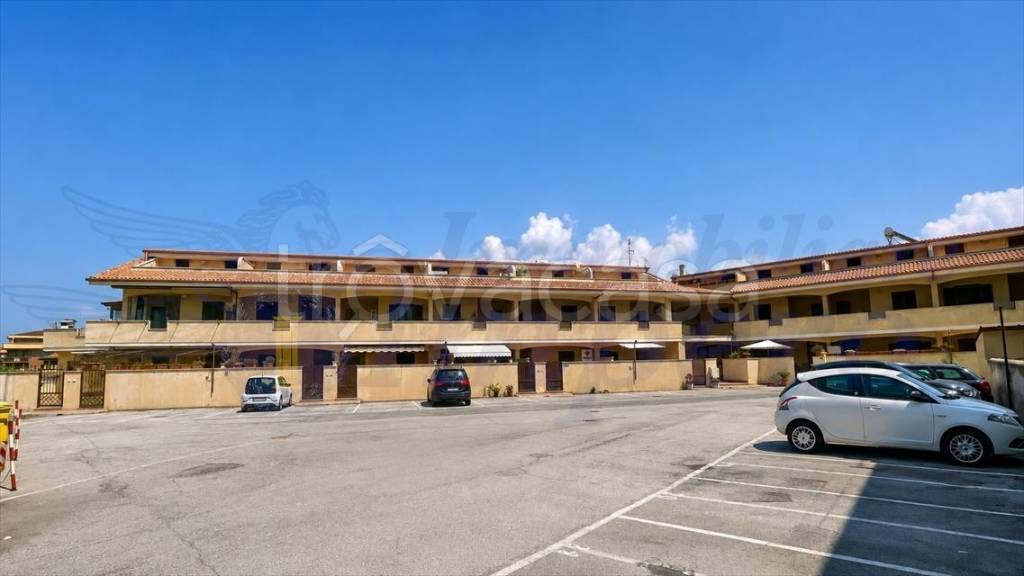 appartamento in vendita a Pomezia in zona Torvaianica