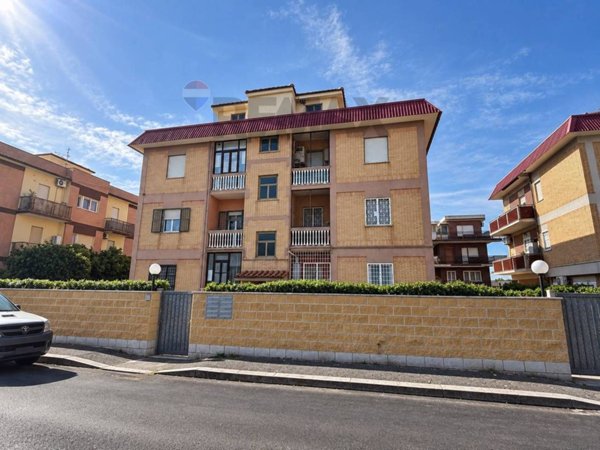 appartamento in vendita a Pomezia in zona Torvaianica