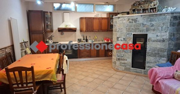 casa indipendente in vendita a Pomezia in zona Torvaianica Alta