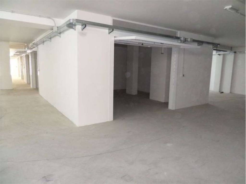 box auto in vendita a Pomezia