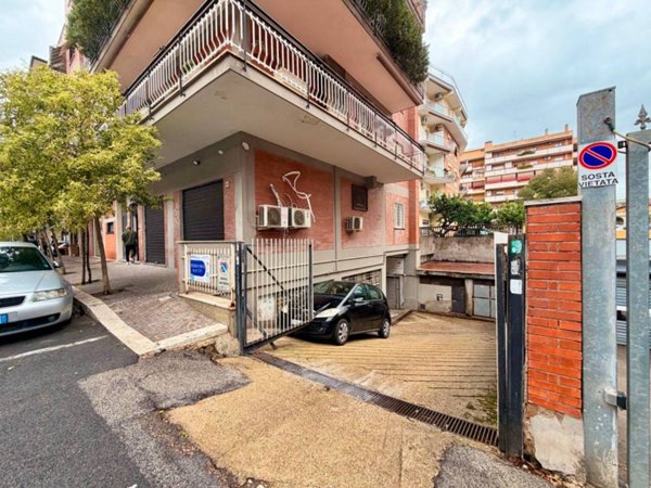 box auto in vendita a Pomezia