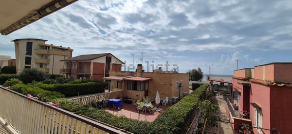 appartamento in vendita a Pomezia in zona Torvaianica