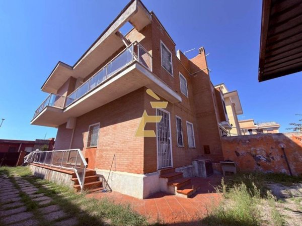 casa indipendente in vendita a Pomezia in zona Torvaianica