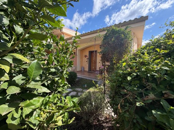 casa indipendente in vendita a Pomezia in zona Campo Jemini