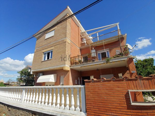 casa indipendente in vendita a Pomezia