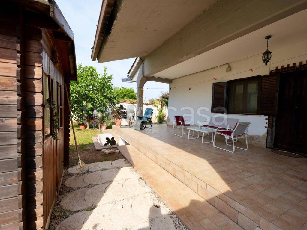 casa indipendente in vendita a Pomezia in zona Campo Bello