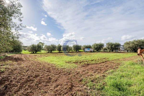 terreno in vendita a Pomezia in zona Campo Bello