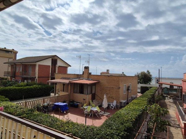 appartamento in vendita a Pomezia in zona Torvaianica