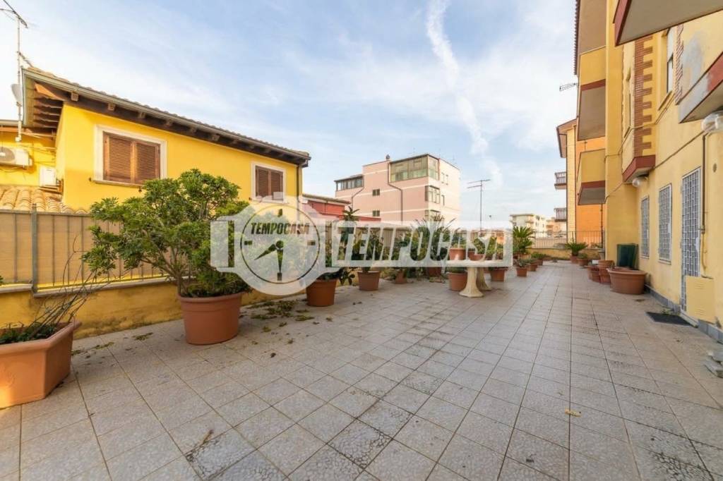 appartamento in vendita a Pomezia in zona Torvaianica