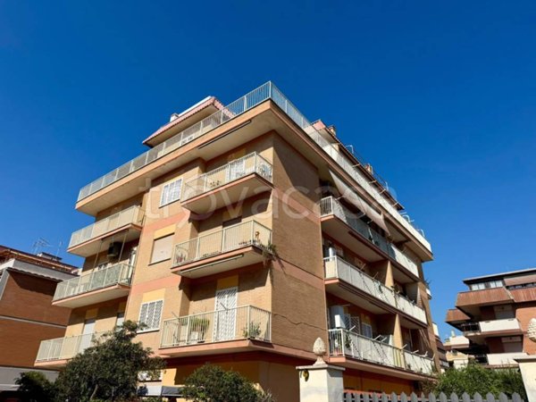 appartamento in vendita a Pomezia in zona Torvaianica
