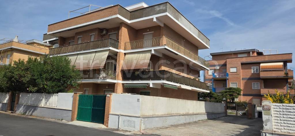 appartamento in vendita a Pomezia in zona Torvaianica